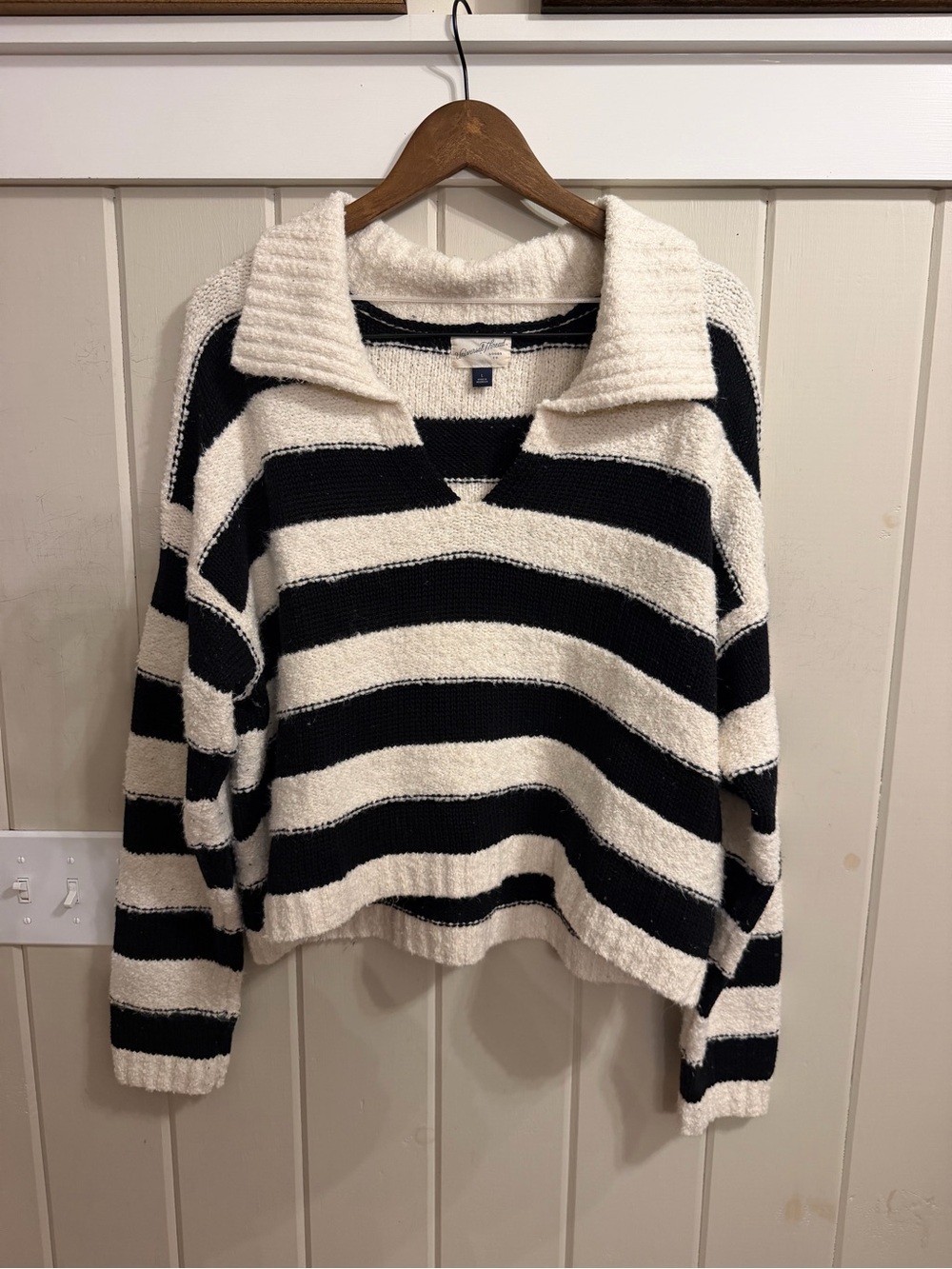 Universal Thread Black & Cream Striped V-Neck Collared Sweater, Size L, NWOT